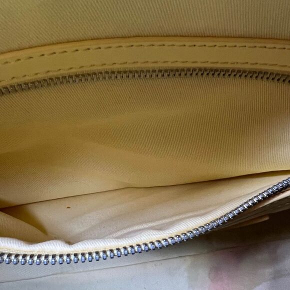 Monos Metro Duffel in Banana Pudding Magnolia Bakery Limited Edition Collab - Picture 6 of 10